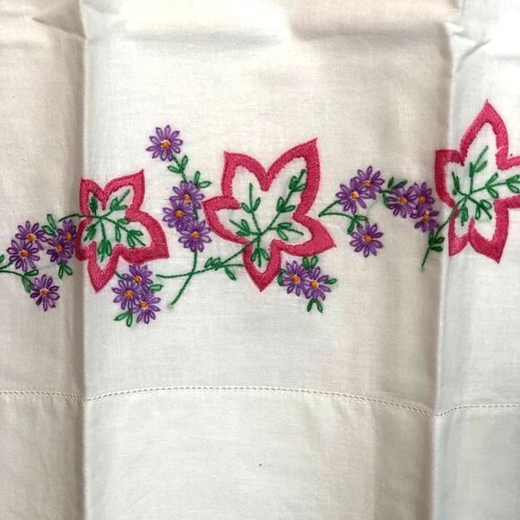 Vintage Pillowcase Set Embroidered Flowers Leaves Boho 19 x 30 Queen White - Picture 7 of 13